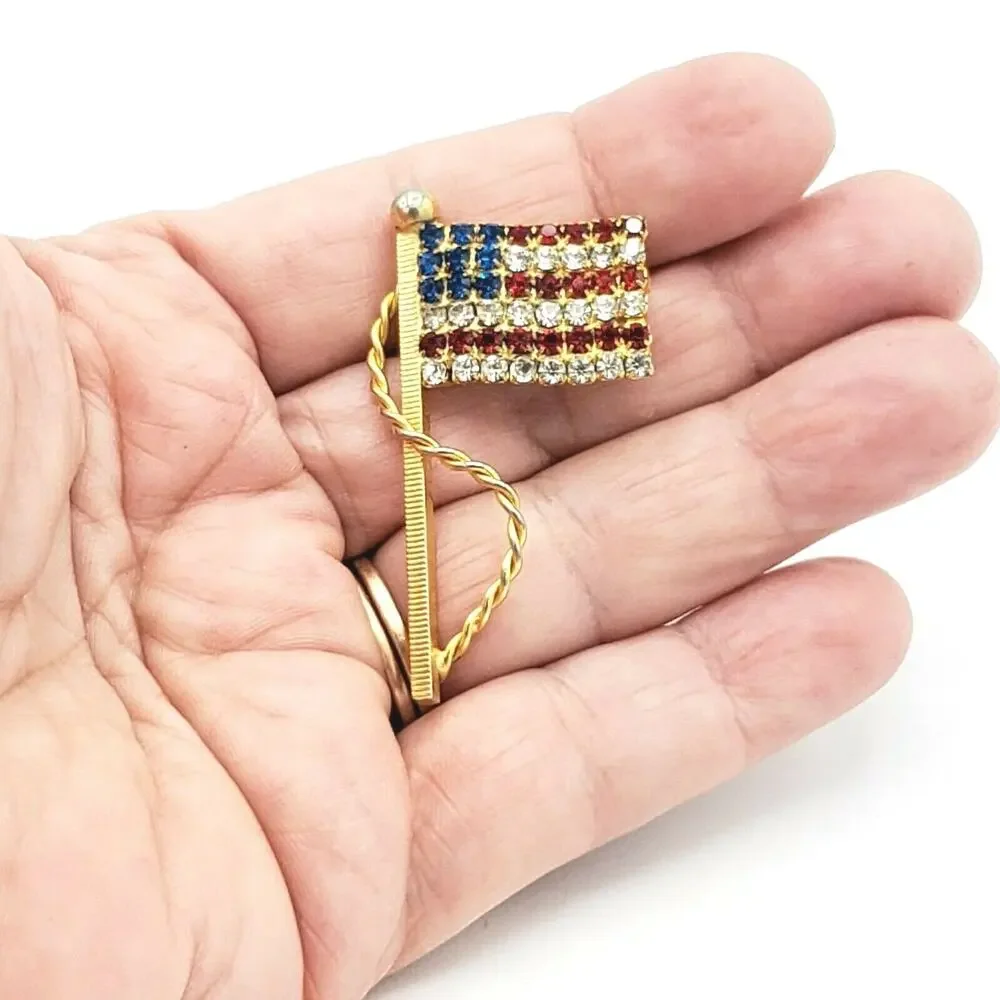 Vintage Multicolor Brooch Brilliant Rhinestone US American Flag 2 Inch Pin go-41
